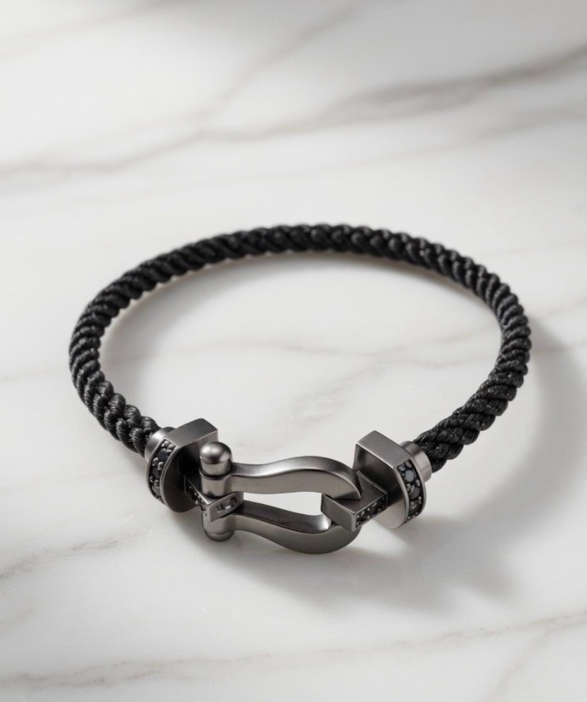 Moissanite Pavé Horseshoe Buckle Cable Bracelet