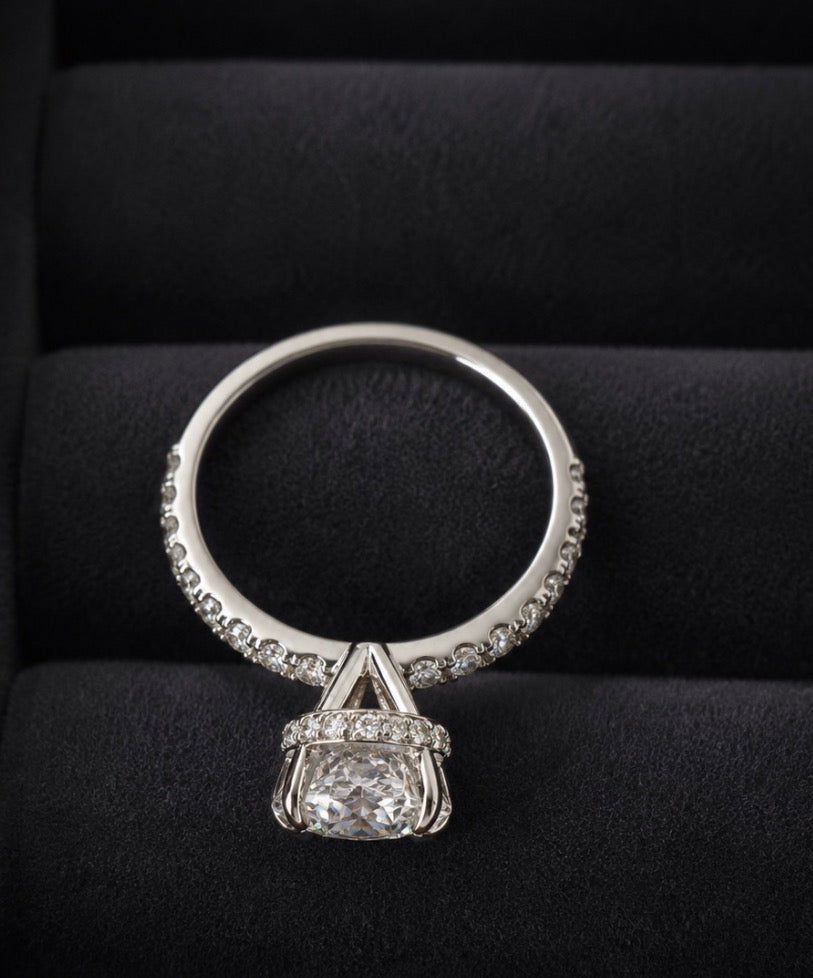 2.5 Carat Lab-Grown Diamond Oval Ring, Platinum