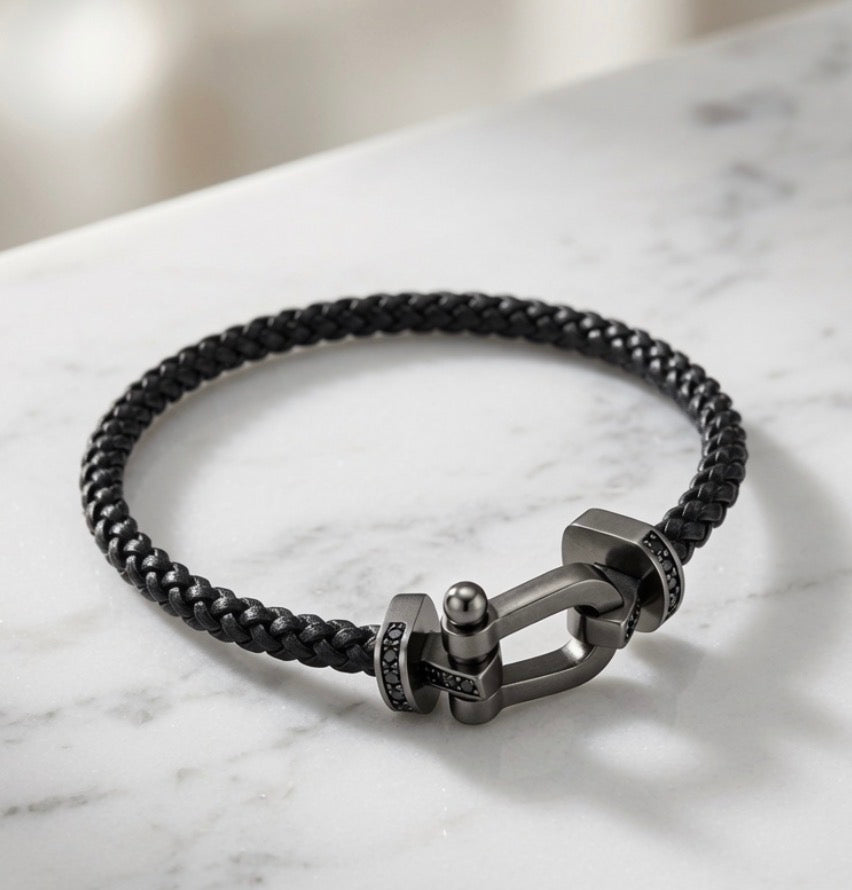Moissanite Pavé Horseshoe Buckle Cable Bracelet