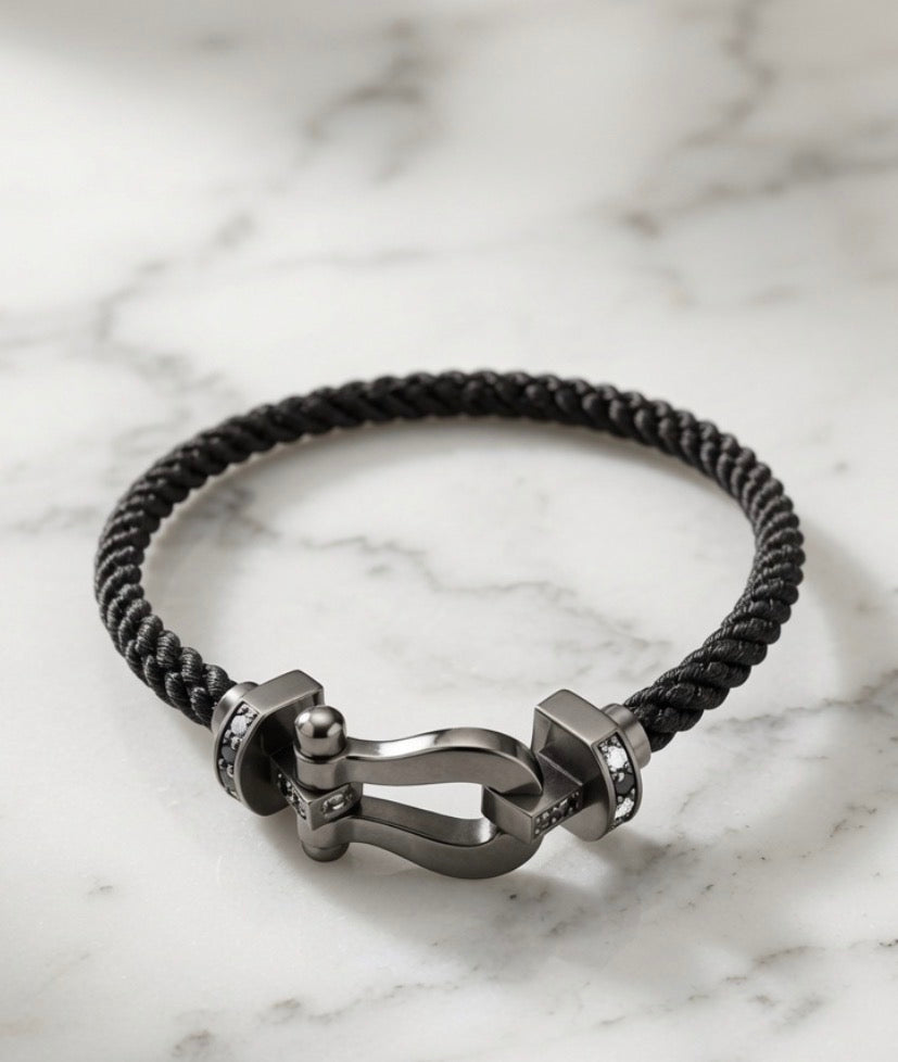 Moissanite Pavé Horseshoe Buckle Cable Bracelet