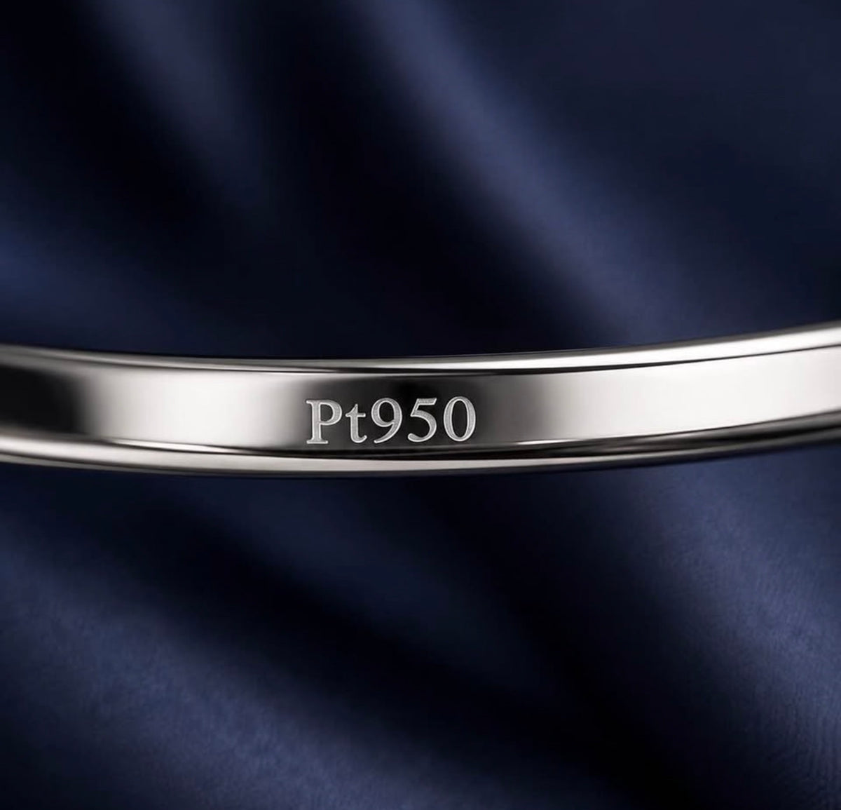 Pt950 platinum stamp inside the ring band